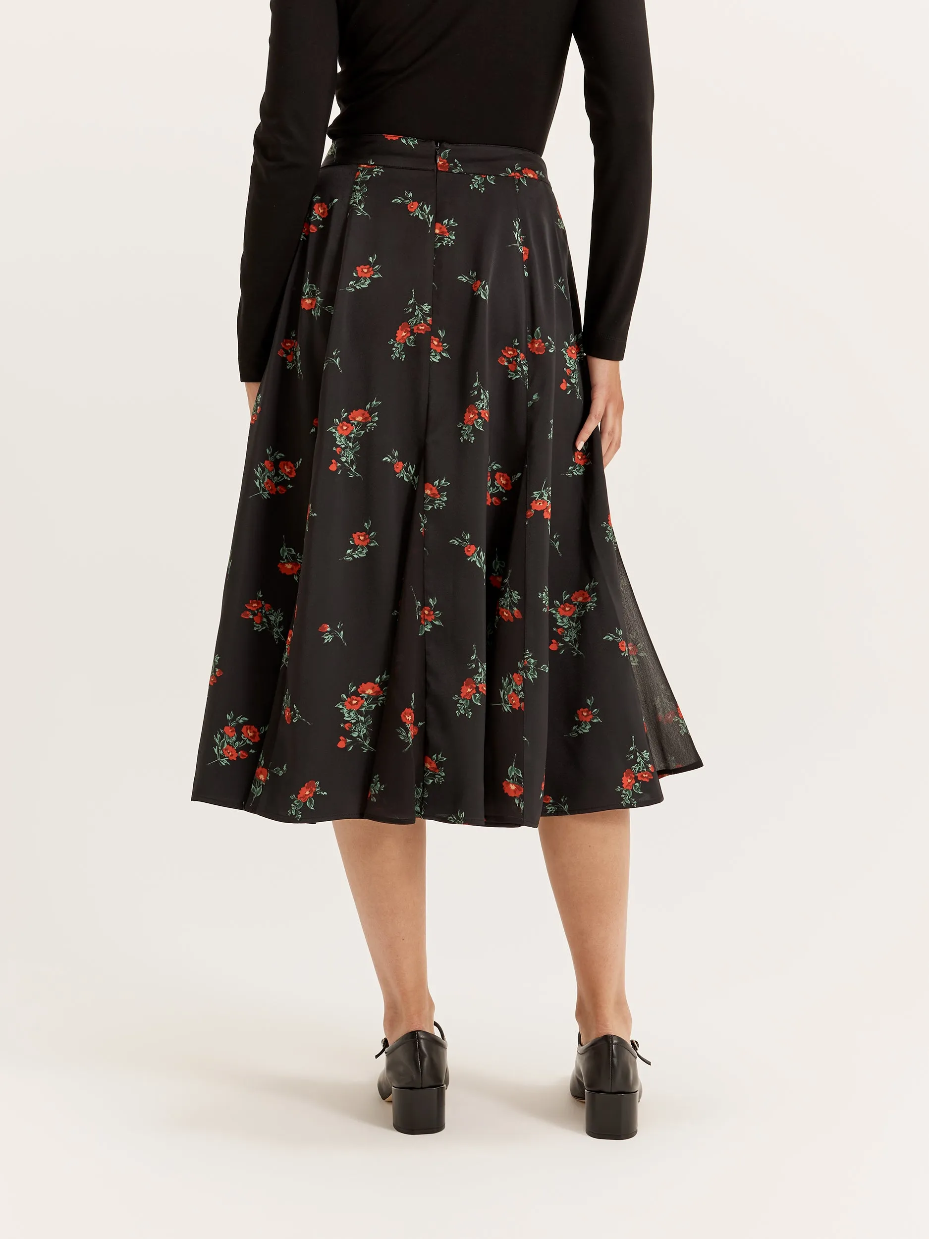 Posing Roses Skirt