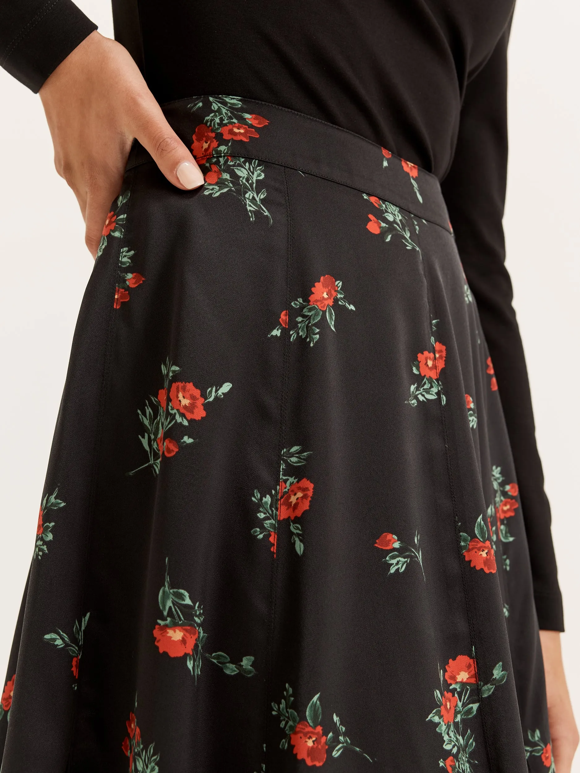 Posing Roses Skirt