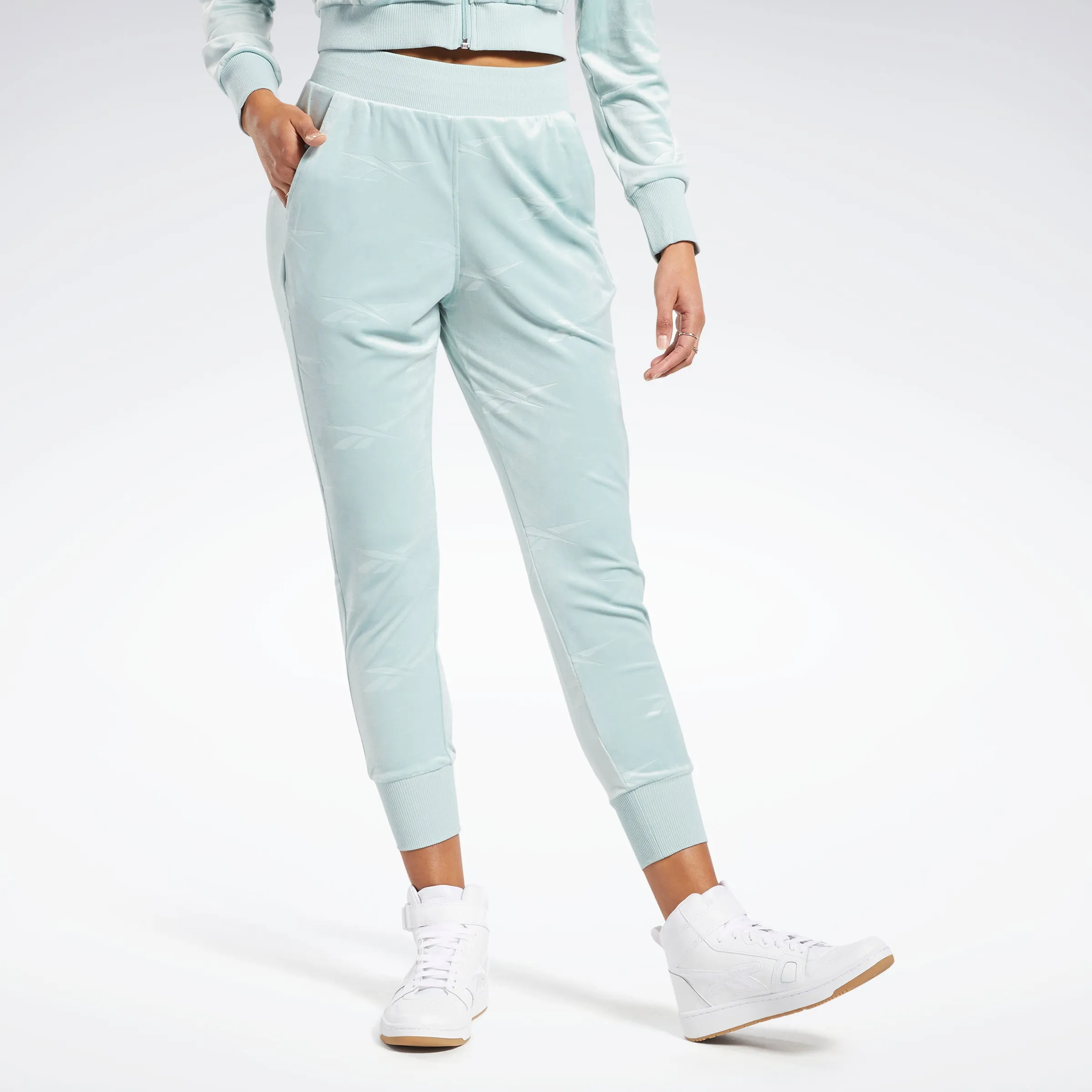 Reebok Apparel Women Classics Energy Q4 Velour Joggers Seagry