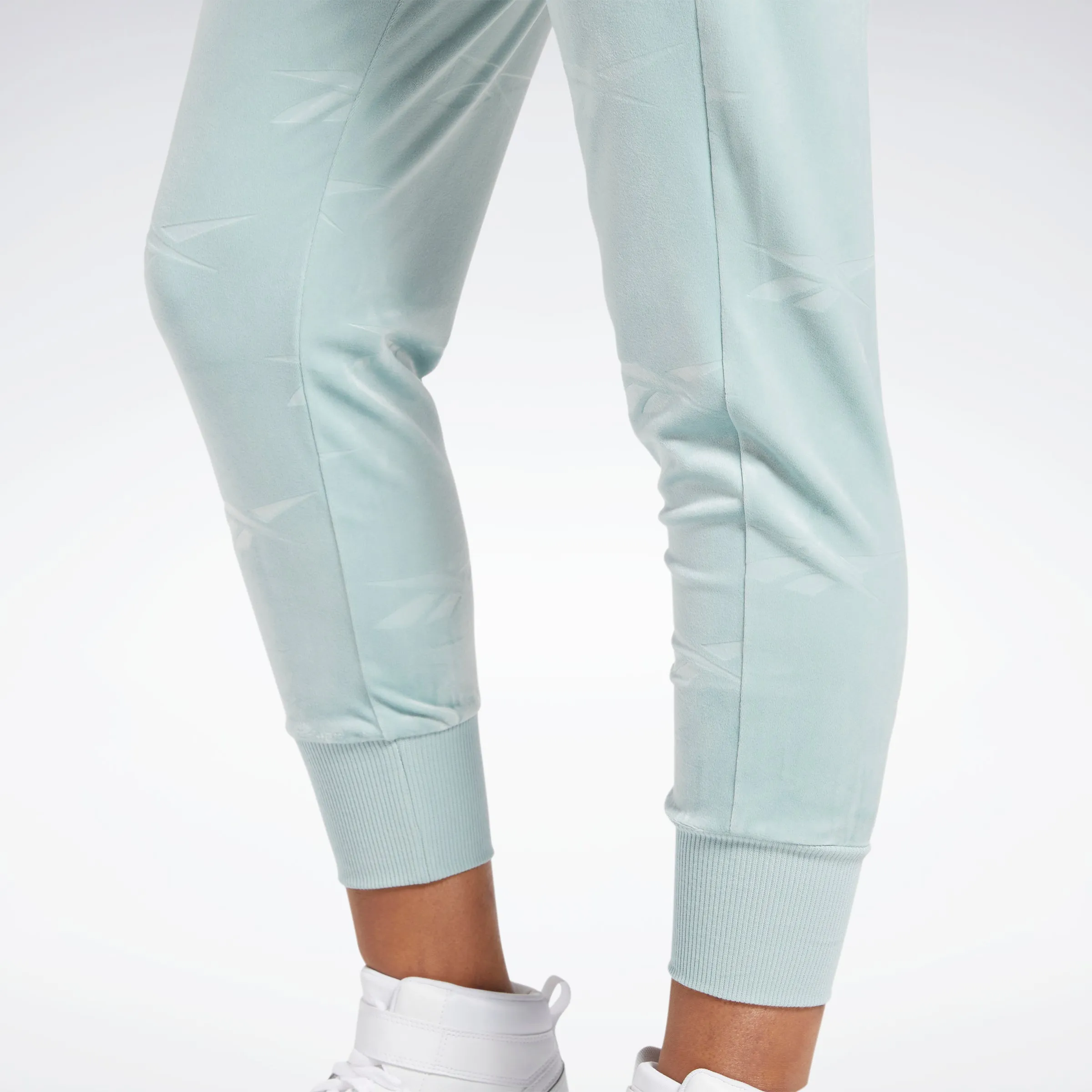 Reebok Apparel Women Classics Energy Q4 Velour Joggers Seagry